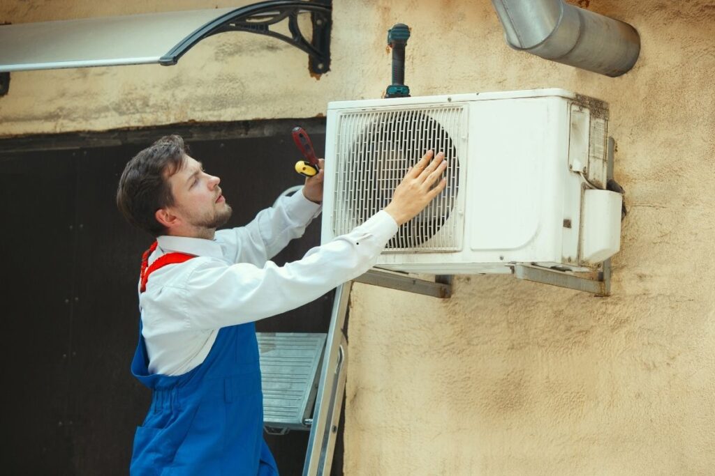 AC repair professional in Norfolk